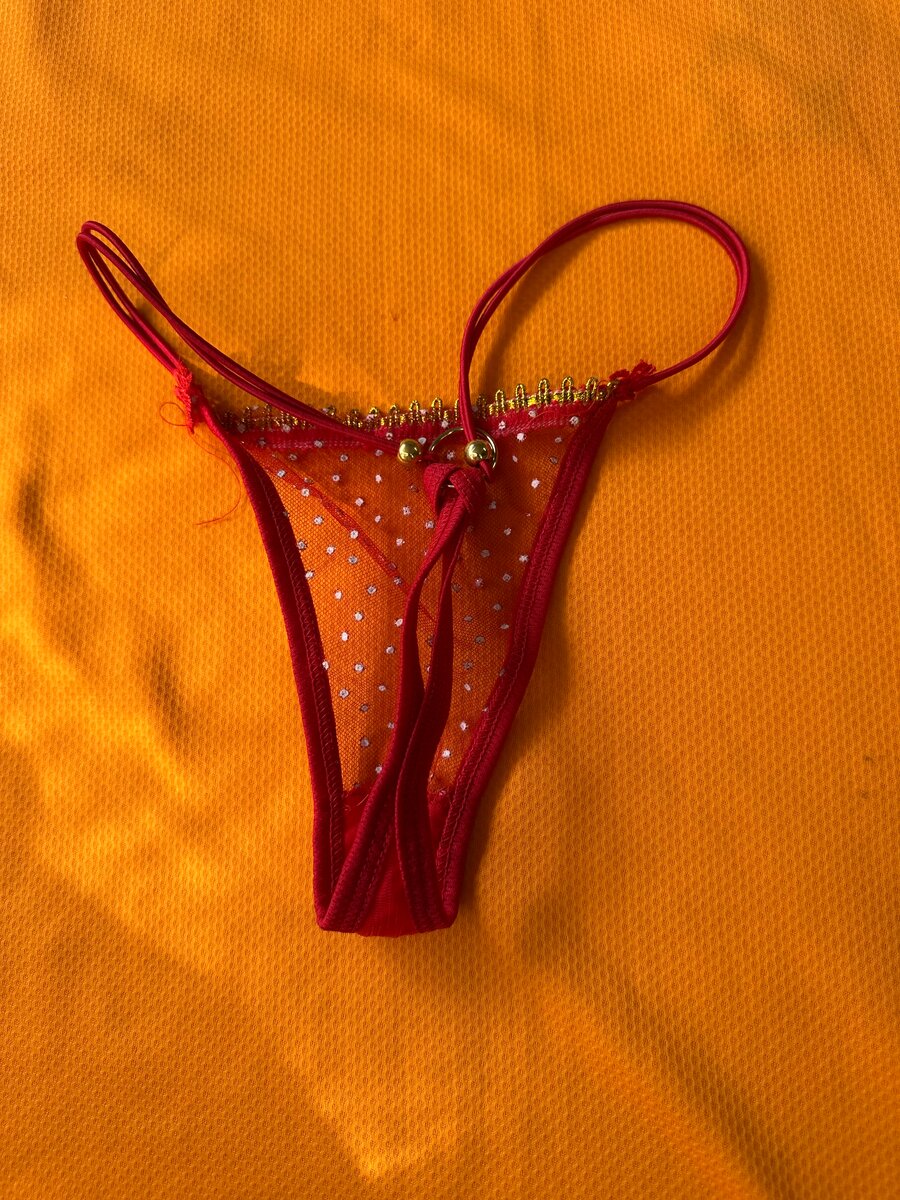 String sexy rouge en dentelle