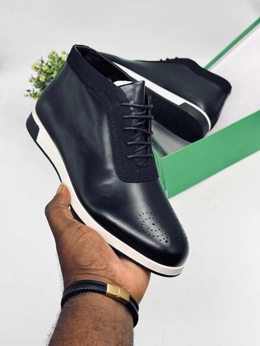 HUGO BOSS BOOT BLACK AND WHITE