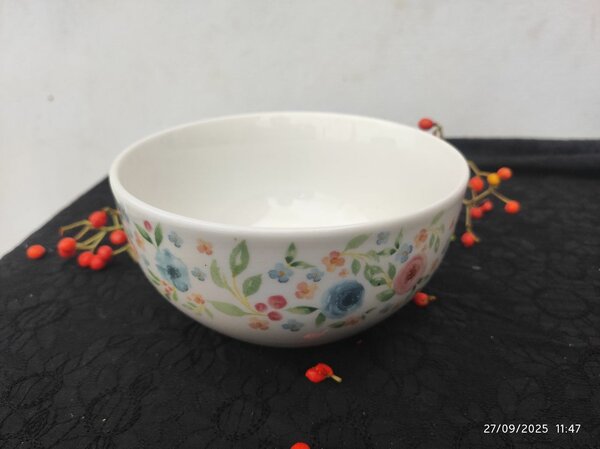 Bol en céramique fleurie