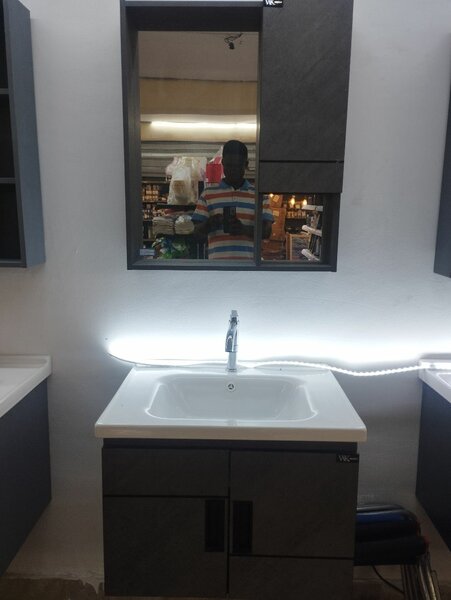 Armoire de salle de bain moderne