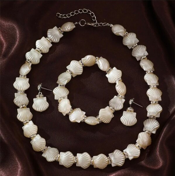 Elegant Shell Jewelry Set
