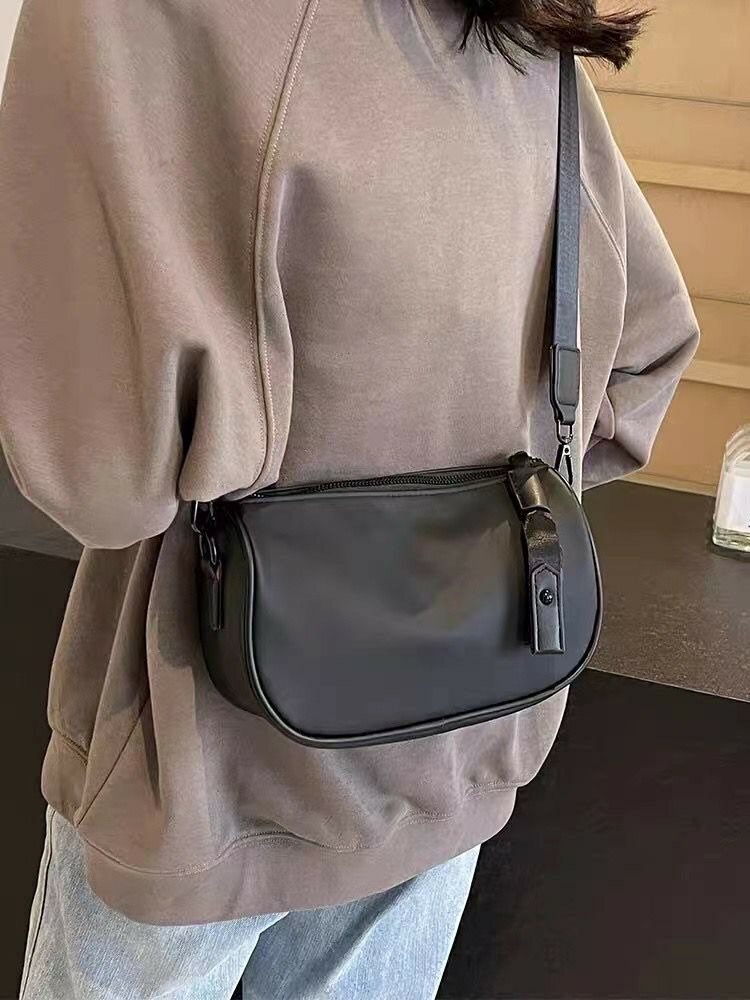 Sac bandoulière en cuir noir