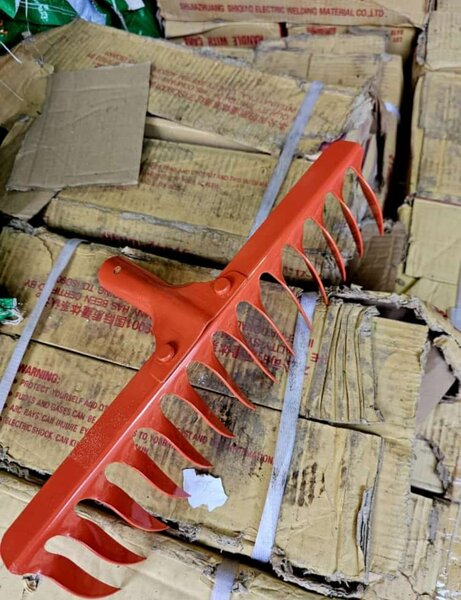 Râteau à jardin robuste