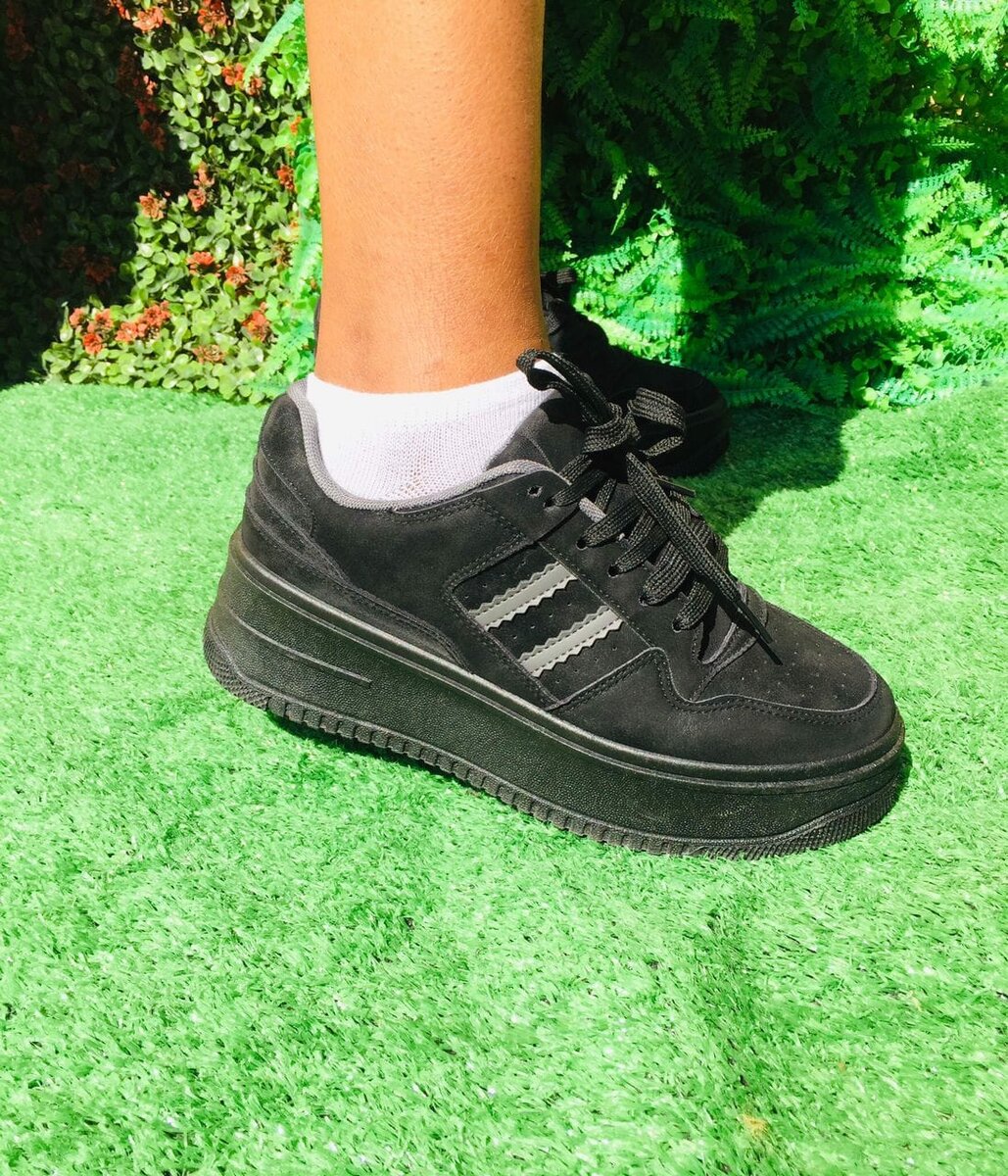 Female sneakers black