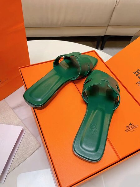 Sandales en cuir vert élégant