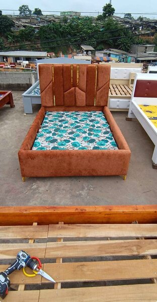 Lit double confortable moderne