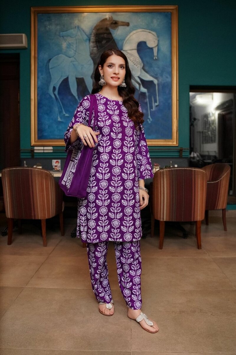 New Stylish  2pc suit with bag