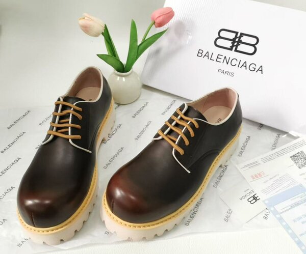 Chaussures à lacets élégantes Balenciaga