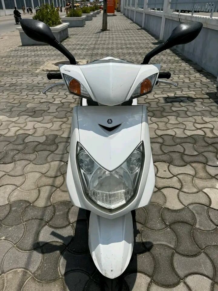Yamaha Scooter Blanc Moderne