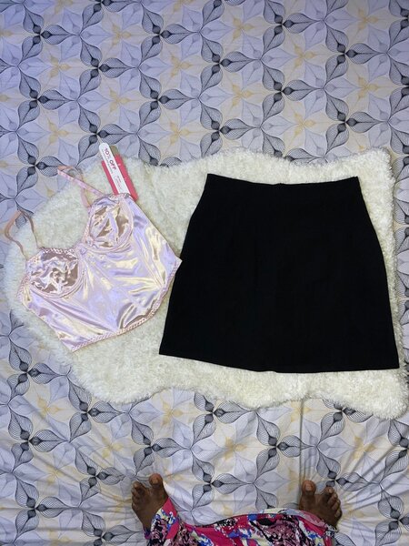 Ensemble Jupe Noire et Haut