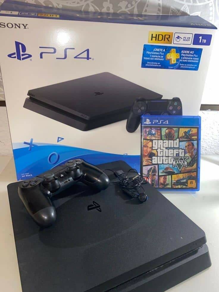 Sony PS4 Slim 1To avec Manette et Jeux - État Impeccable