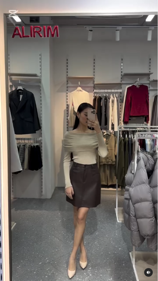 Кофточка с открытыми плечами