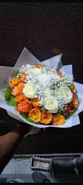 Bouquet de roses rouges et blanches