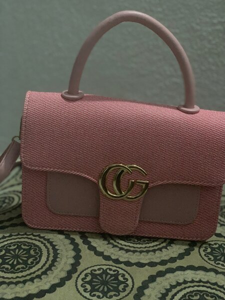 Sac à main rose élégant