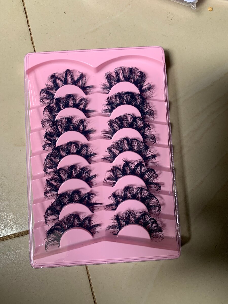 Faux cils volumineux