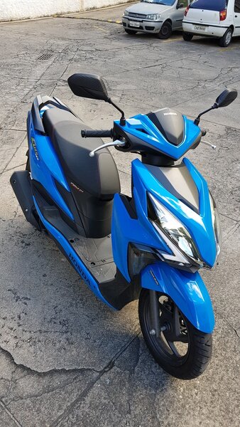 Scooter Yamaha bleu