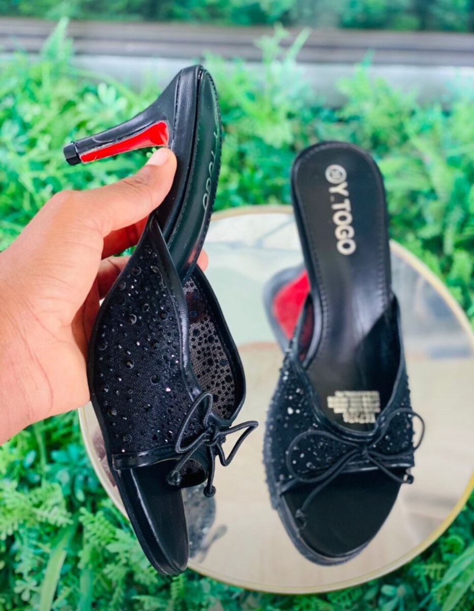 Mules noires élégantes Y Togo