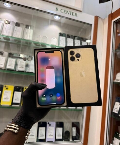 Smartphone haut de gamme doré