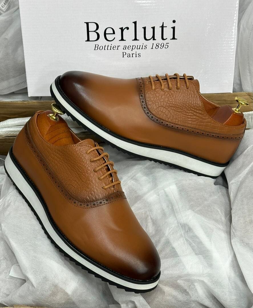 Chaussures élégantes Berluti