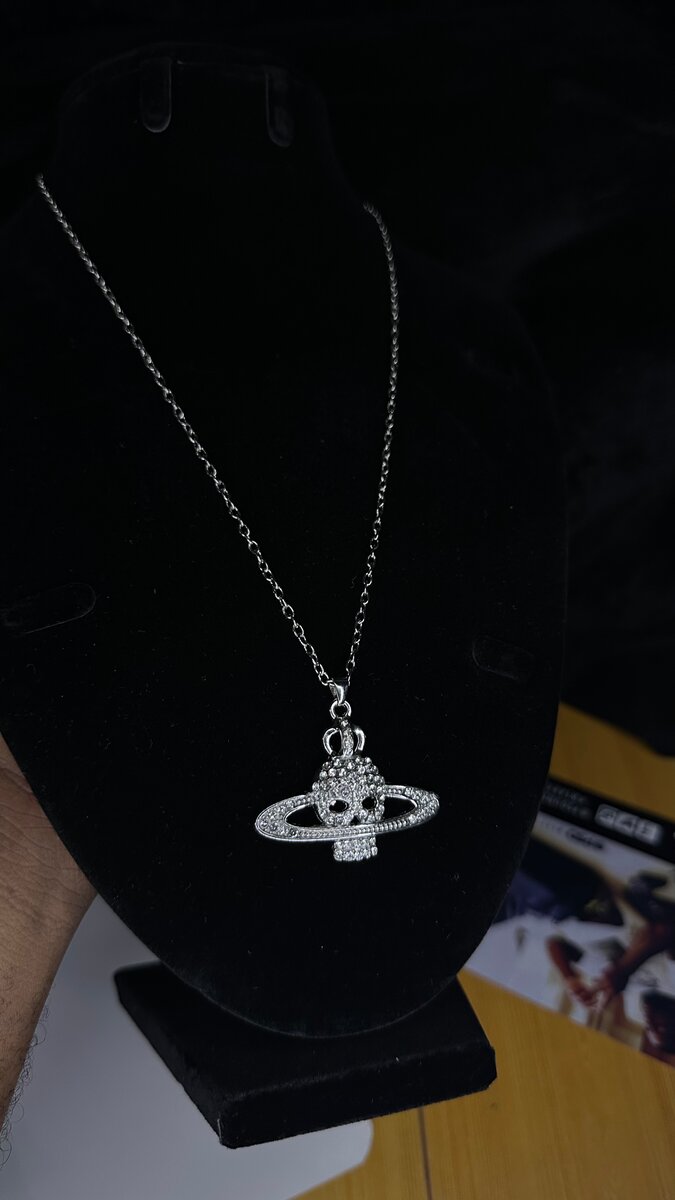 Collier élégant avec pendentif orné