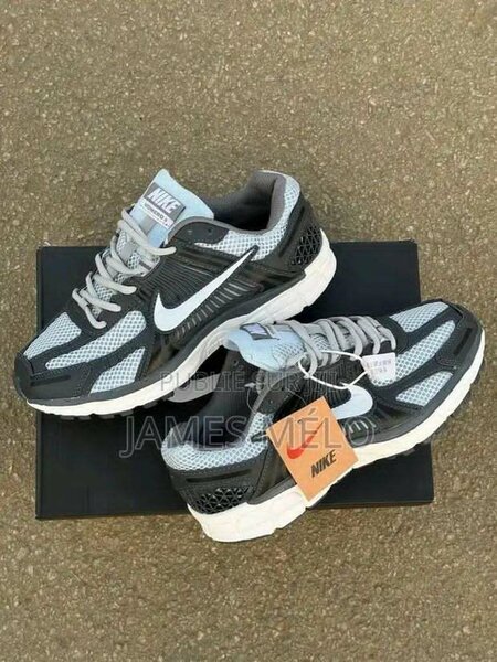 Nike VOMERO