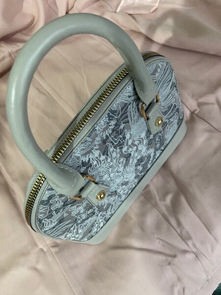 Трендовая сумочка под диор