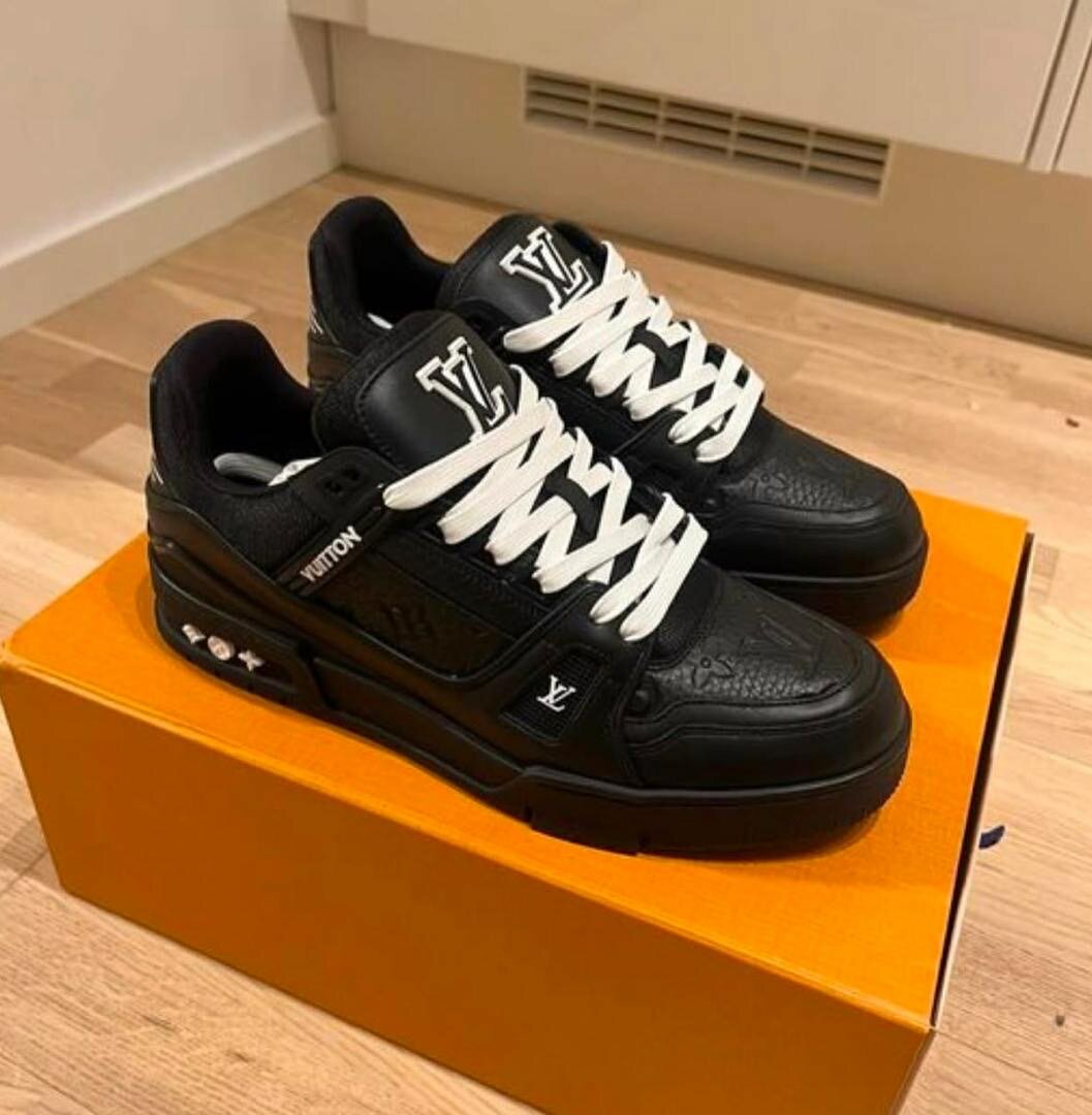 LOUIS VUITTON SNEAKER