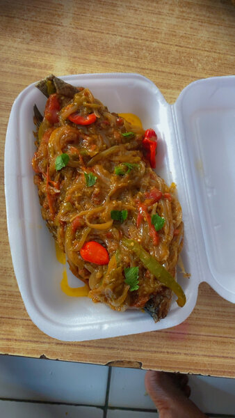 Poisson carpe épicé sauté