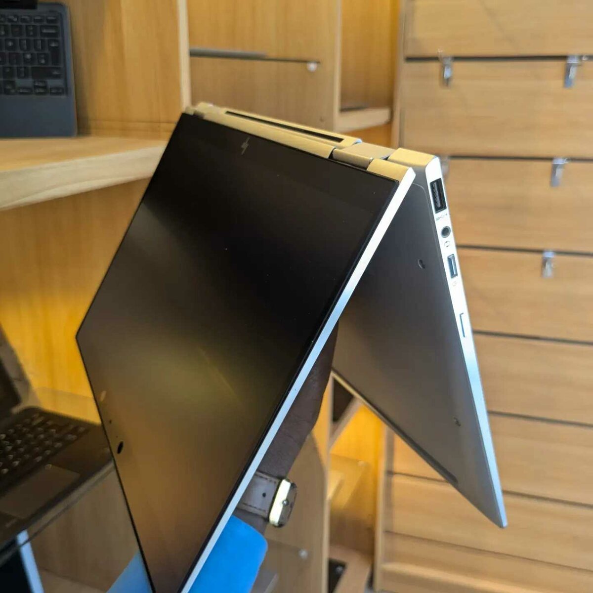 HP EliteBook 1030 G4