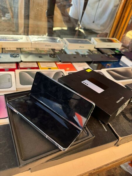 Samsung Galaxy z fold 5 256/12 giga ram