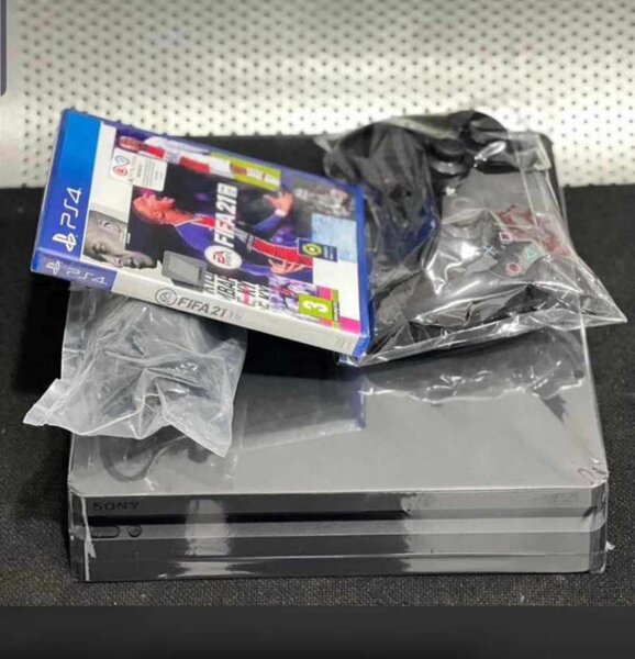 PS4 SLIM 500GO QUASI NEUF AVEC 1CD