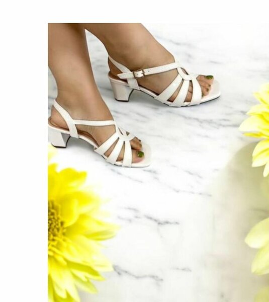 Sandales à talons blanches élégantes