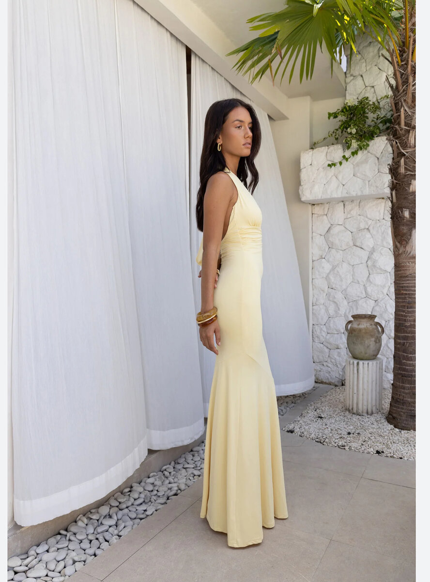 Robe Longue Jaune Élégante