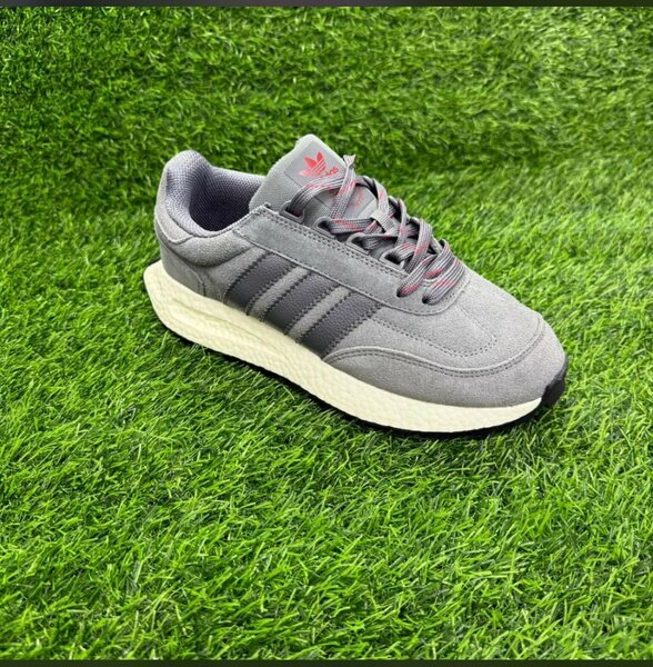 Chaussures de sport grises