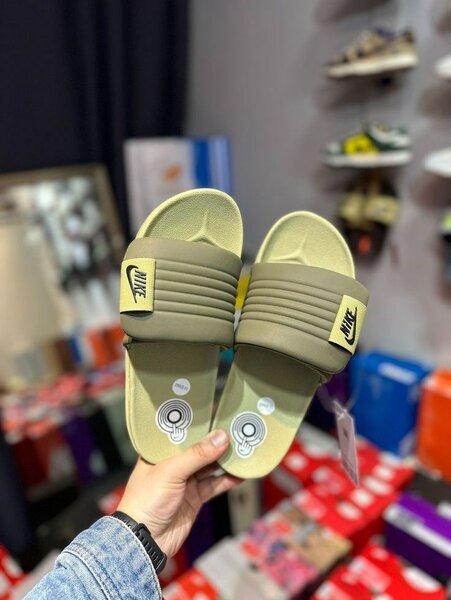 Claquettes Nike confortables