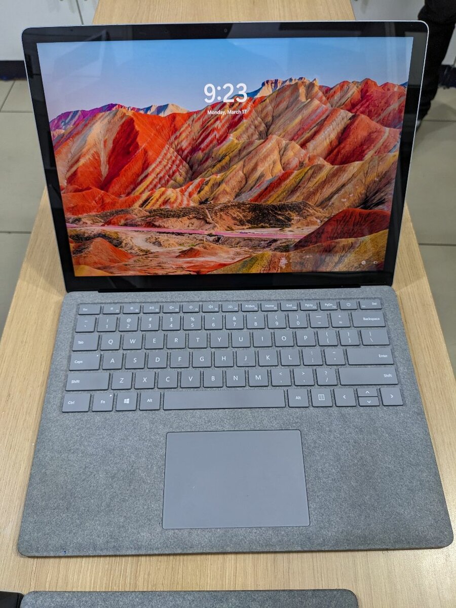Microsoft Surface Laptop