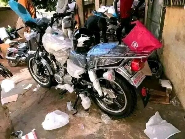 Nouvelle moto élégante