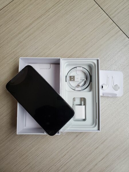 Iphone x 64gb still on promotion k4000 boxed has have seen