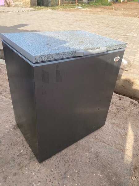 Univa Deep freezer (210L)