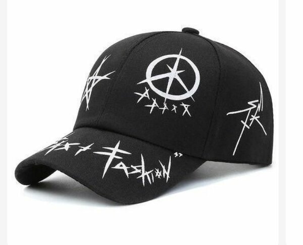 Casquette streetwear noire et blanche