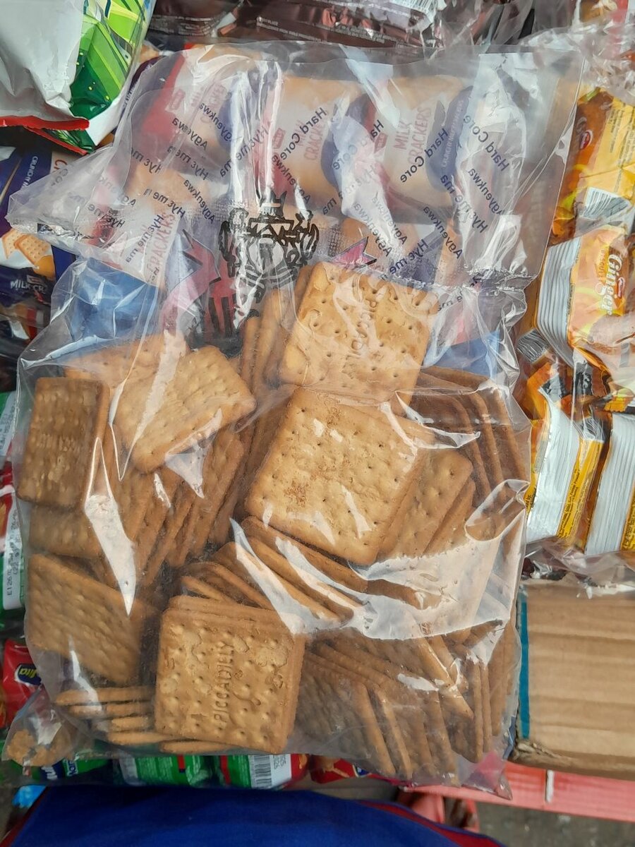 Picaddily Hye me ma biscuit