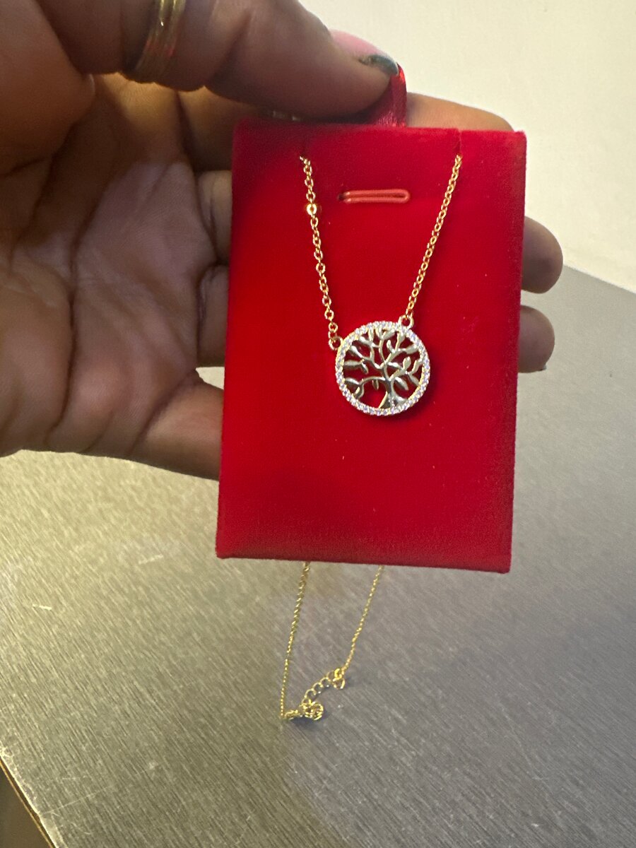 Colliers élégants dorés