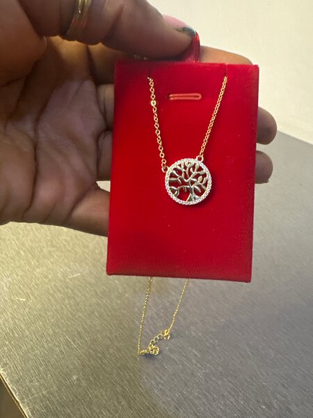 Colliers élégants dorés