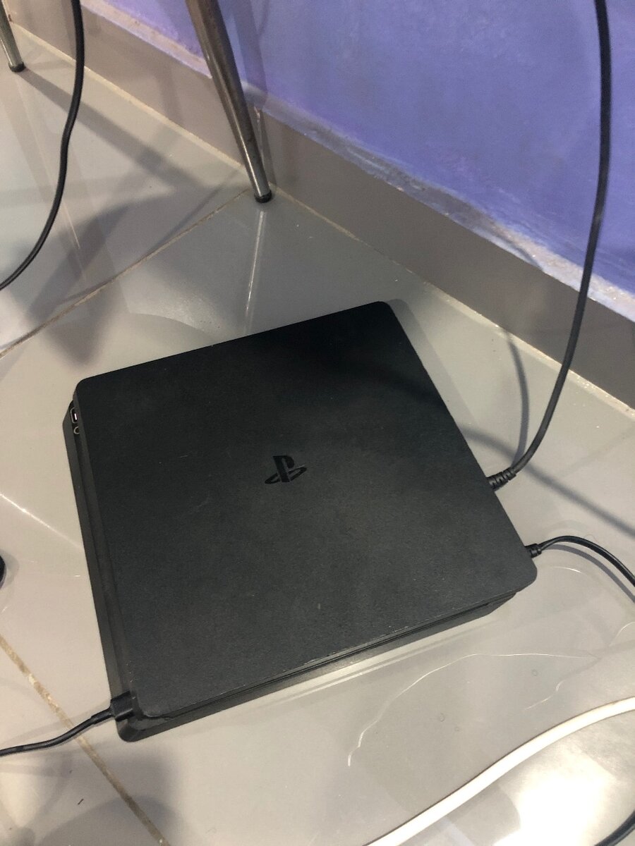 Playstation 4 slim