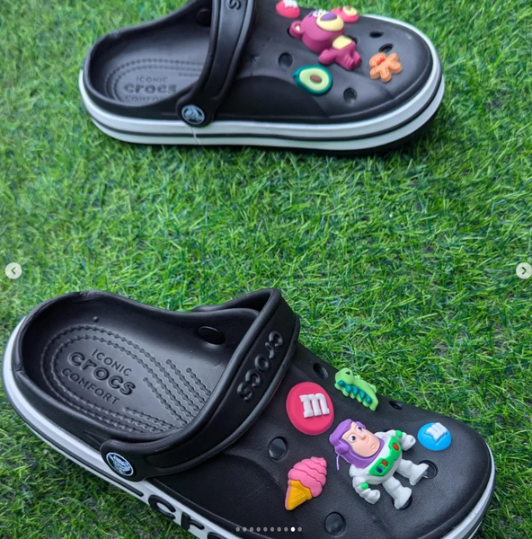 Crocs with gibits 