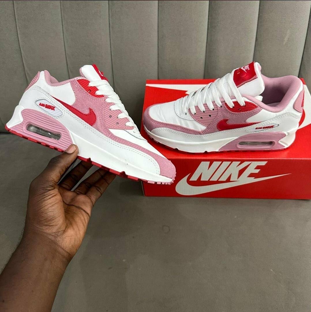 NIKE AIRMAX CREAM AND WHITE