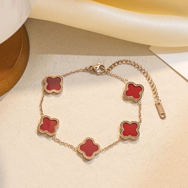 Leaf clover bracelet