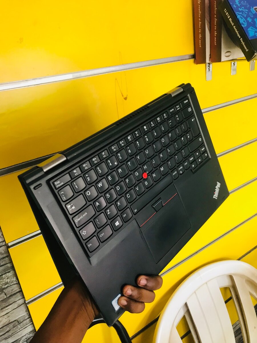 L E N O V O Yoga 370