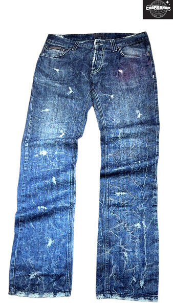 Jeans déchirés tendance unisexes