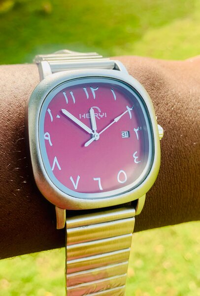 Montre élégante avec bracelet en métal